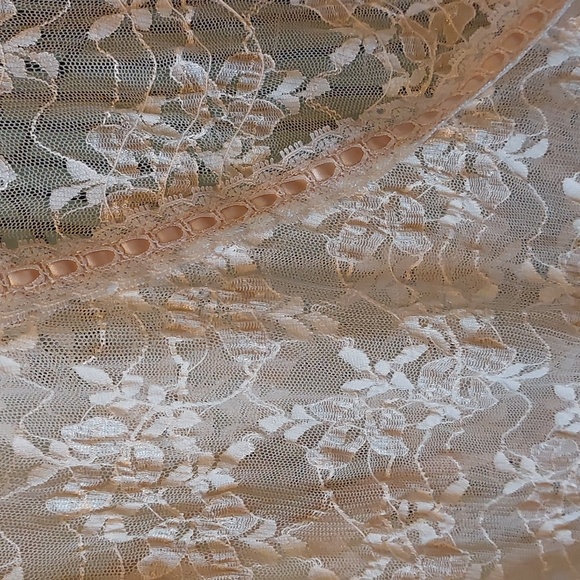 "DONNA" size XL, beige/cream color lace wrap - Picture 2 of 8